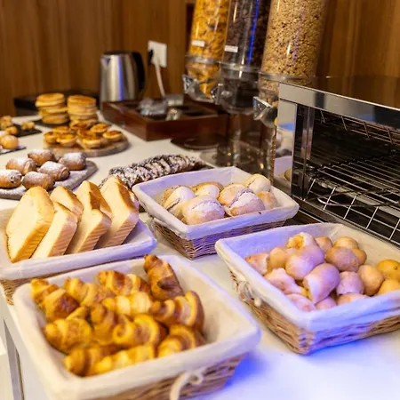 Отель The Icons