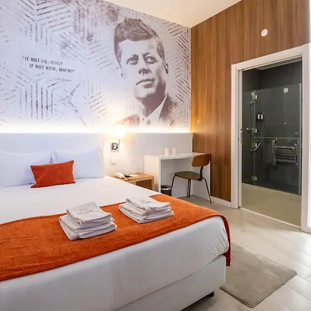 Отель The Icons 3*