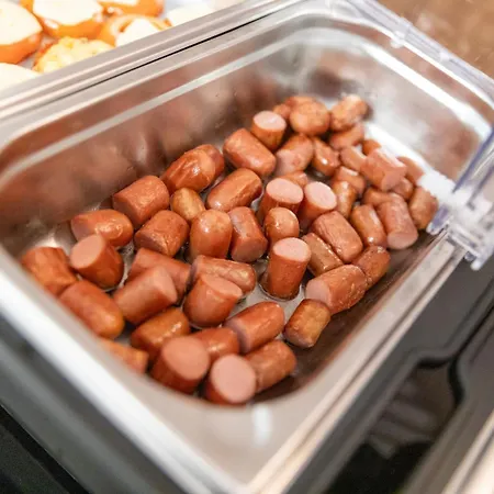 Отель The Icons