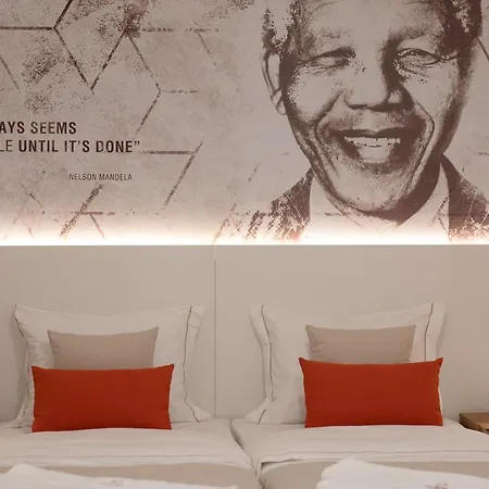 Отель The Icons